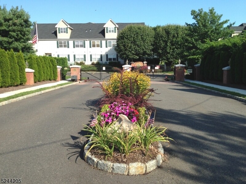 Foto principal - 213 Cambridge Ct