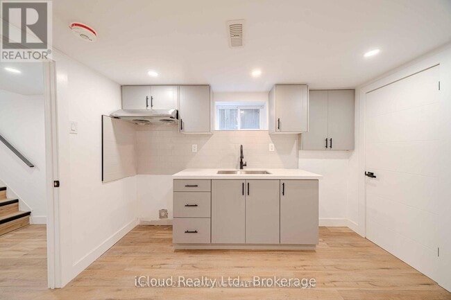 Building Photo - 94 Lynvalley Crescent