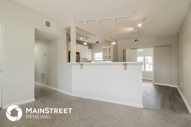 Foto del edificio - 451 E 6th St