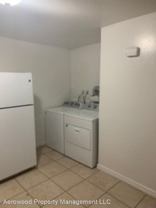 Building Photo - 3 br, 1 bath House - 2575 S Sheridan Blvd #11