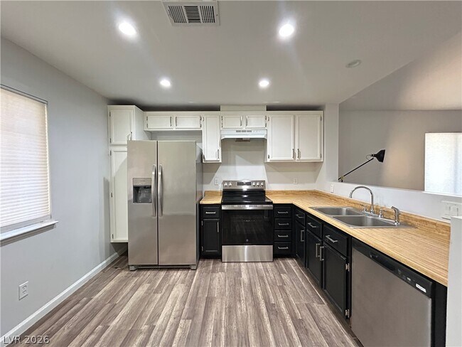 Building Photo - 7135 Shadow Crest Dr