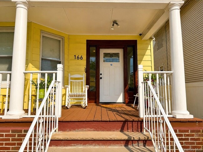 Building Photo - 166 Beechwood Ave