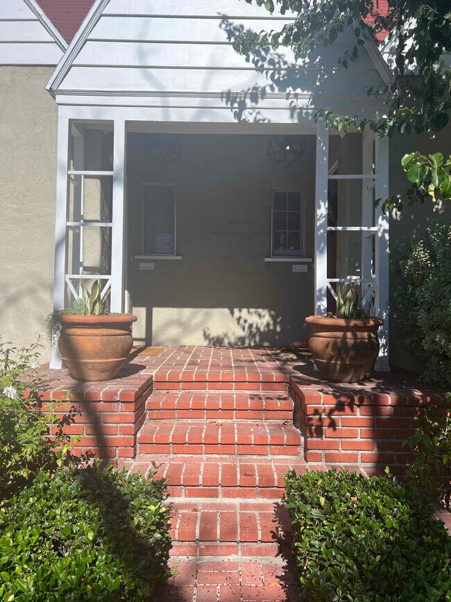 Building Photo - 6329 Drexel Ave