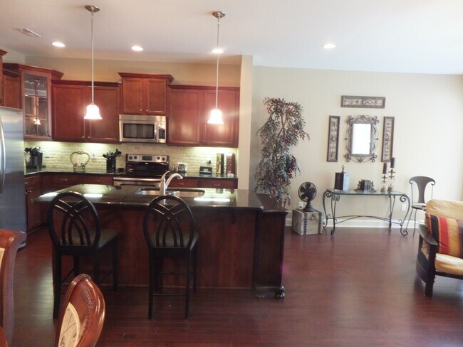 Foto del edificio - 419 Waterbrook Dr