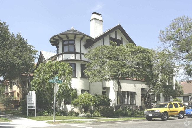 Building Photo - 116 S El Molino Ave