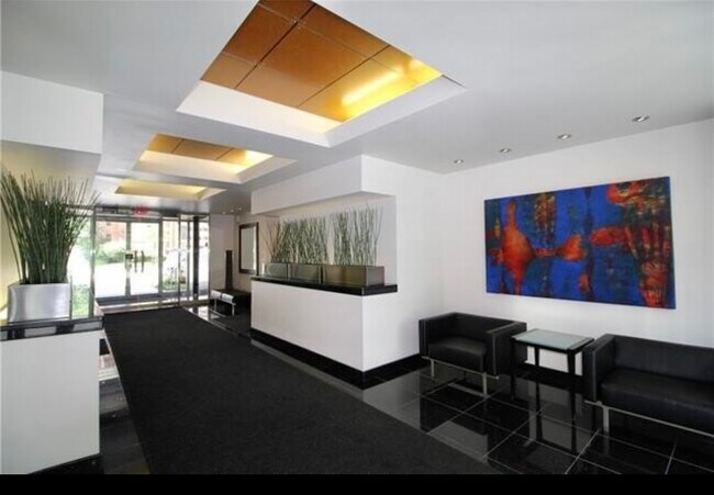Building Photo - 803 W 48th St