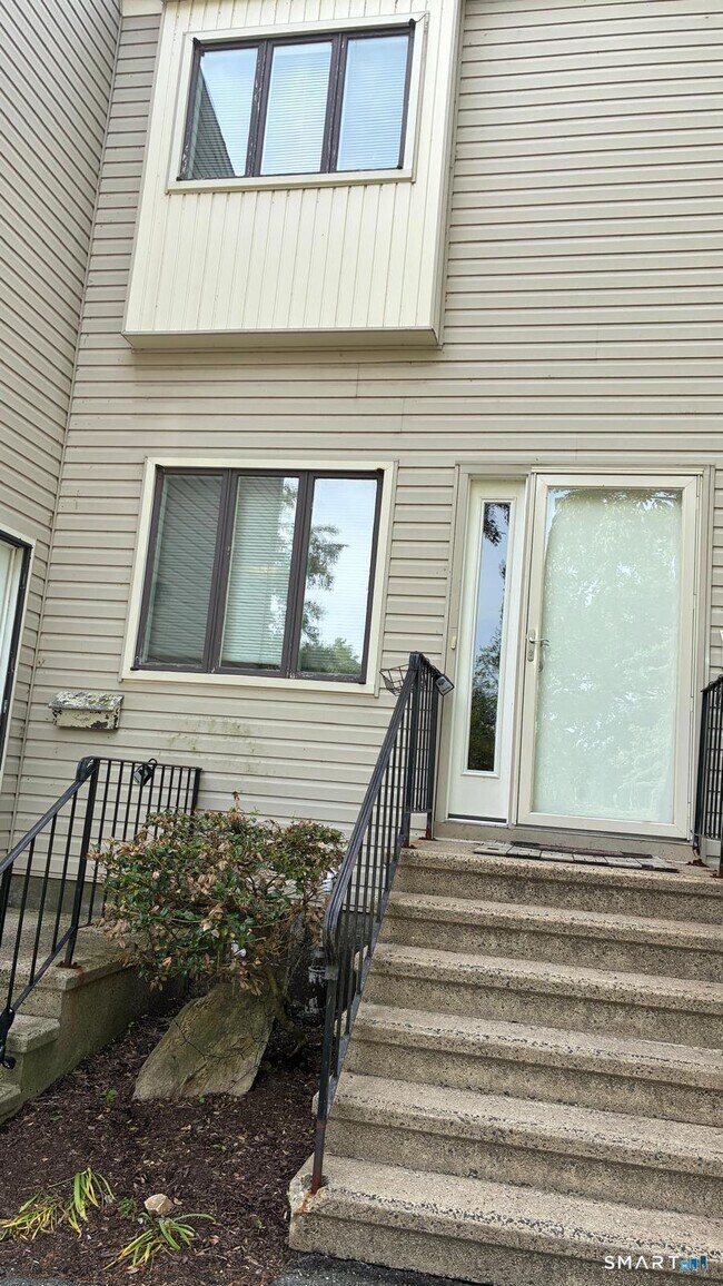Foto del edificio - 715 Frenchtown Rd