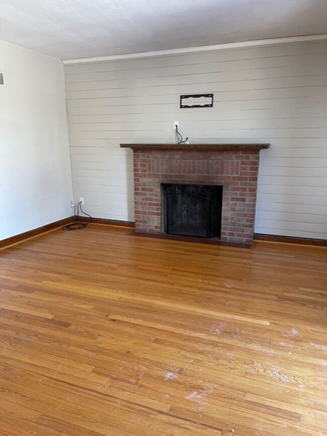 Building Photo - Quaint Rockhill Home in Private Cul-de-Sac!