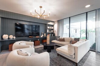 Building Photo - 5820 1/2 Cameron Road-FL4-ID1303396P