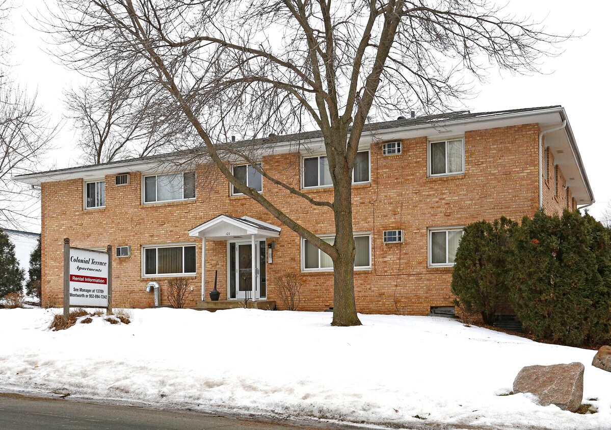 Primary Photo - Colonial Terrace Apartment
