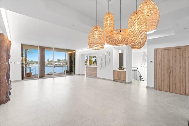 Foto del edificio - 3801 NE 207th St