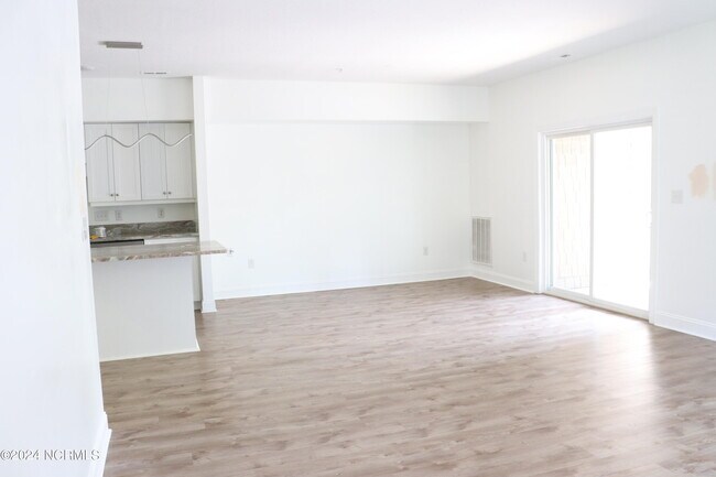 Building Photo - 200 Lighthouse Ln
