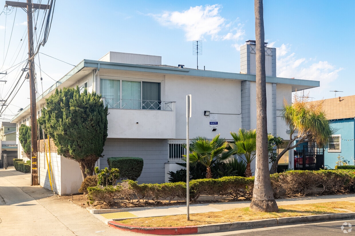 Primary Photo - 912 E. La Palma Dr.