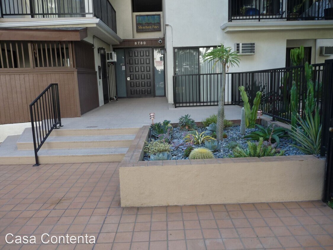 Foto principal - 8780 Shoreham Dr