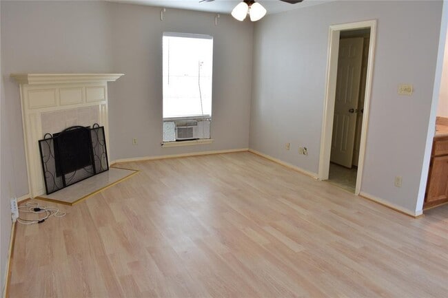 Building Photo - 814 Knox St