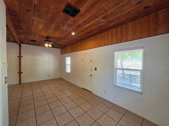 Building Photo - SAT01B