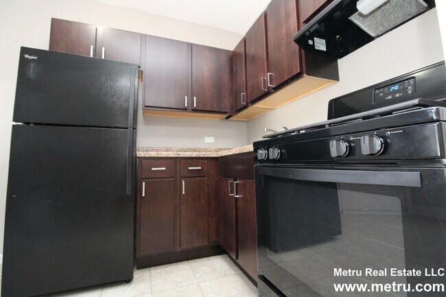 Foto del edificio - 1342.5 W Argyle St