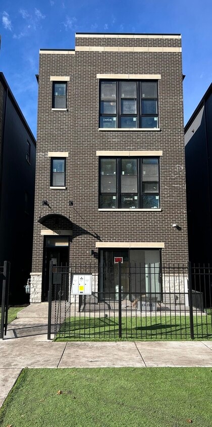 Primary Photo - 6530 S Maryland Ave