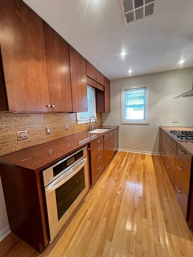 Building Photo - Renovated 3-bedroom/1-bath + Bonus Room in...