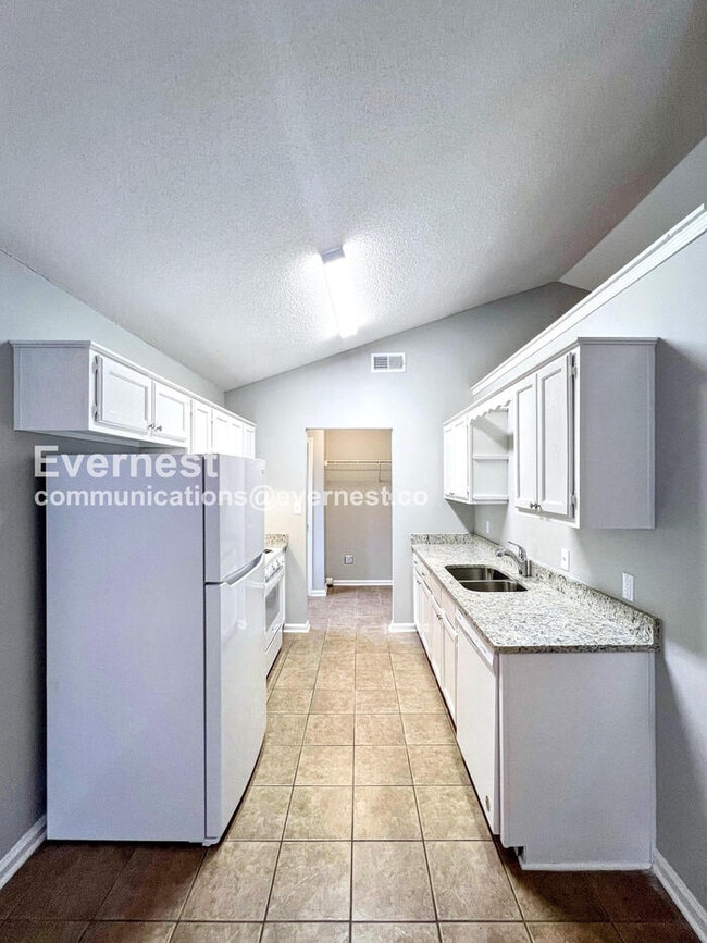 Building Photo - 2088 E Parkway St