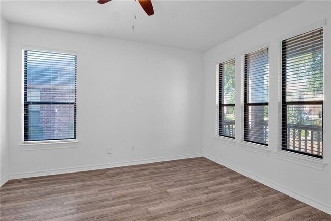 Building Photo - 10217 English Oak Dr