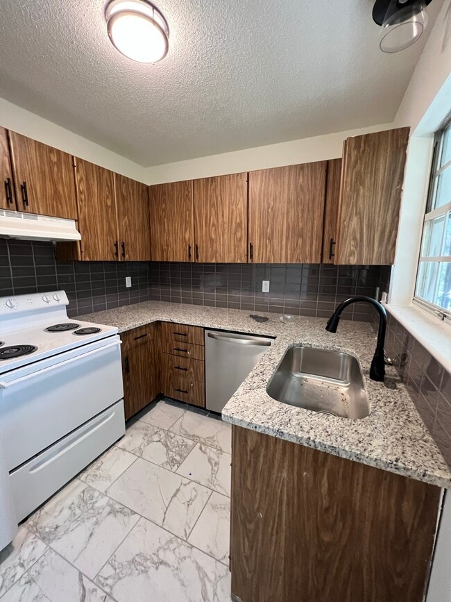 Foto del edificio - Sunset Rock Apartments