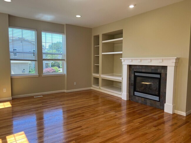Foto del edificio - Spacious 4 Bedroom Home with Zen Backyard and 3-Car Garage