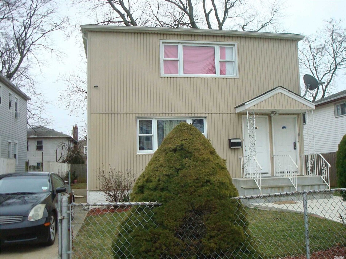 Primary Photo - 44 Mason St