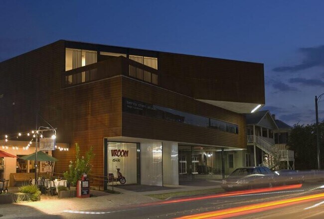 Foto del edificio - 1111 E 11th St