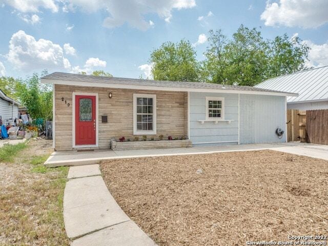 Primary Photo - 210 Venice St