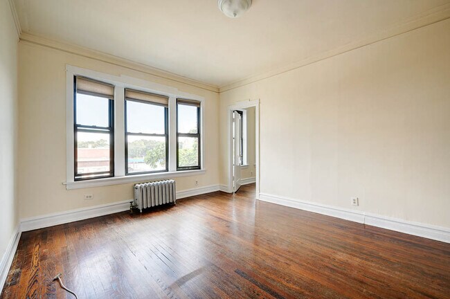 Foto del edificio - 2638 N Milwaukee Ave