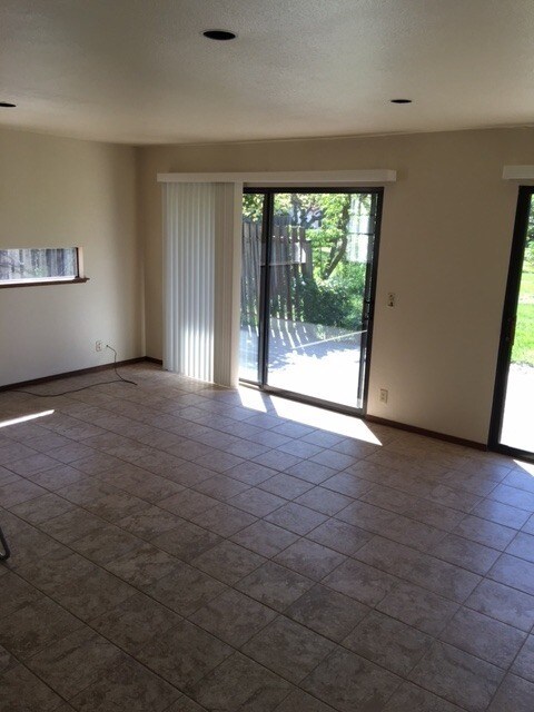 Foto del edificio - Rare opportunity to live in Village Homes!