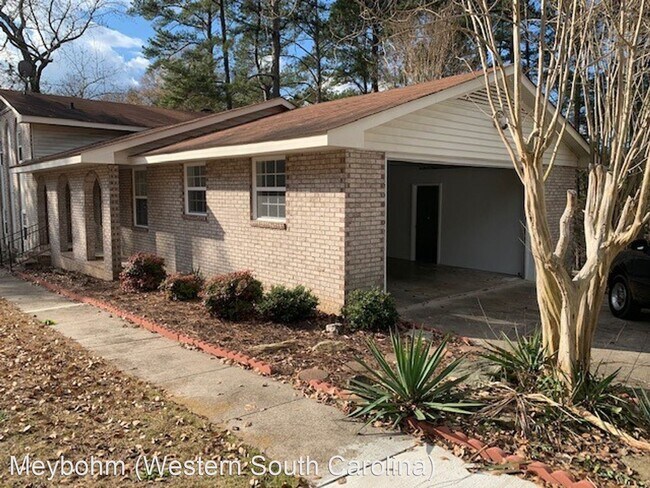 Foto del edificio - 4 br, 2.5 bath House - 2308 Maple Drive