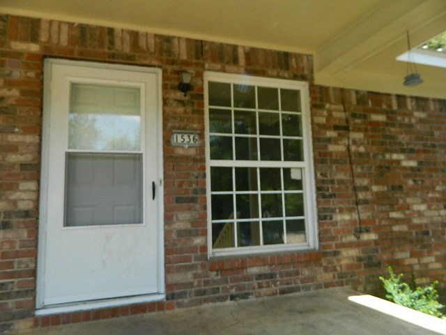 Building Photo - 1536 N Gregg Ave