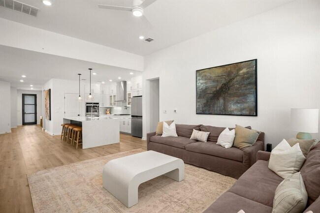 Building Photo - 16718 Lilo Dr