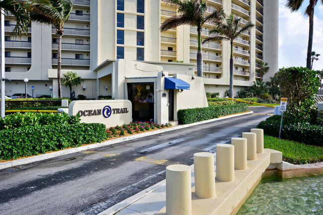 Foto del edificio - 100 Ocean Trail Way