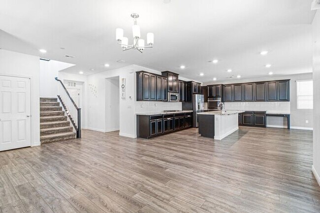 Foto del edificio - 4-Bedroom Two-Story Home with Mountain Views & Resort-Style Amenities