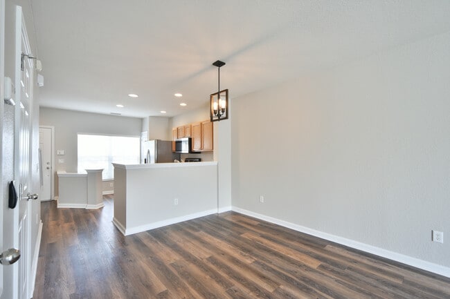 Building Photo - 4490 SW 49th Ave