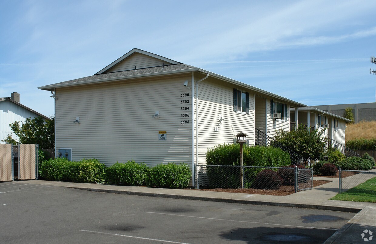 Foto del edificio - 3500-3508 Hawthorne Ave NE