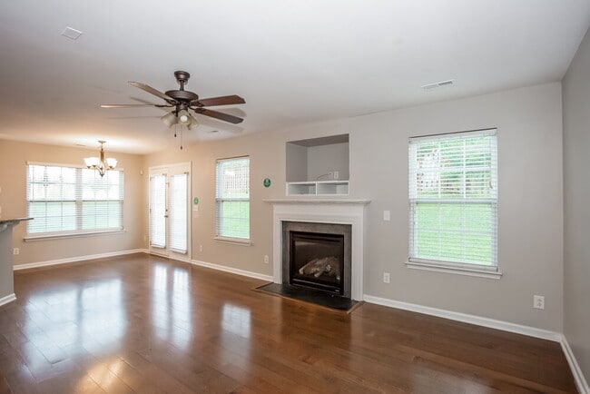 Foto del edificio - 1418 Moss Creek Dr