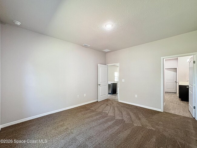 Building Photo - 520 L M Davey Ln