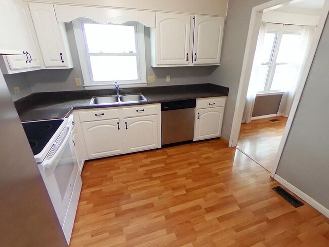 Building Photo - 7545 Fox Fern Dr