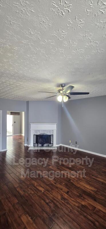 Foto del edificio - 908 Tree Creek Blvd
