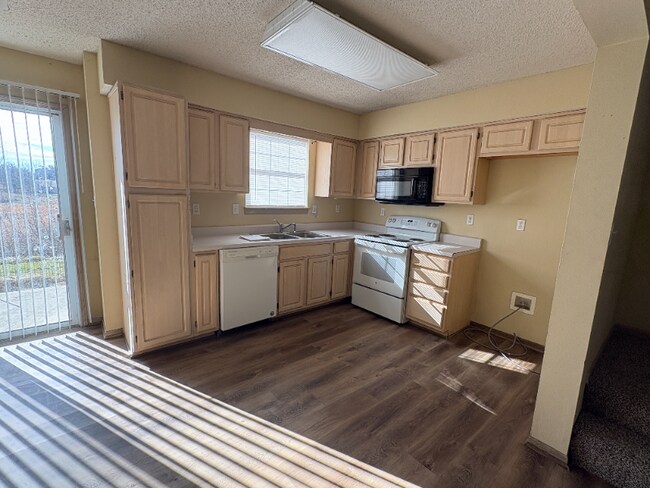 Foto del edificio - 1244 NW Phelps Dr