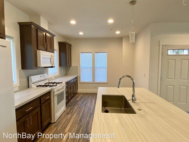 Building Photo - 2 br, 2 bath House - 1310 Airport Rd