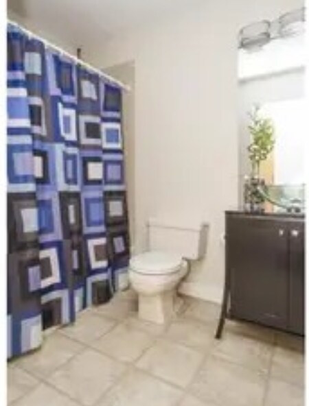 Bath 1 - 10 Orleans St