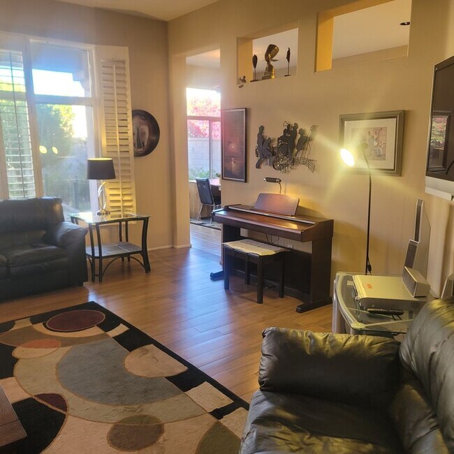 Foto del edificio - 78702 Platinum Dr