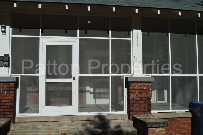 Building Photo - 1315-1317 Summerville Avenue - Inside CoC ...