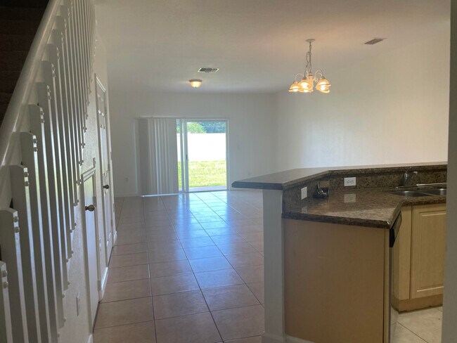 Building Photo - 5187 SE Mariner Garden Cir