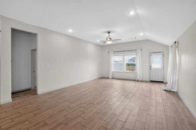 Foto del edificio - 105 Greenway Dr